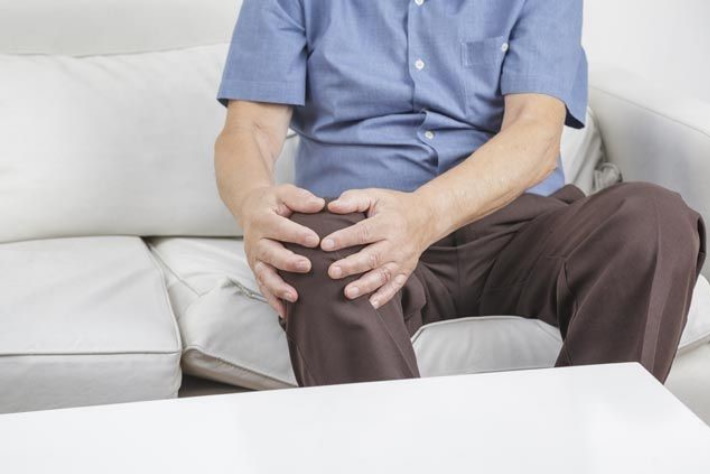 Боли в коленях у пожилых: лечение