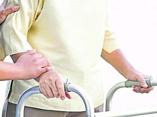 Как лечить перелом позвоночника пожилым людям