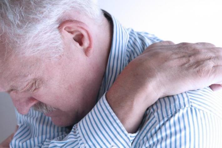 Зуд кожи тела у пожилых: причины и лечение