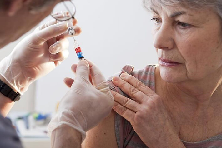 Какие прививки нужны пожилым людям?